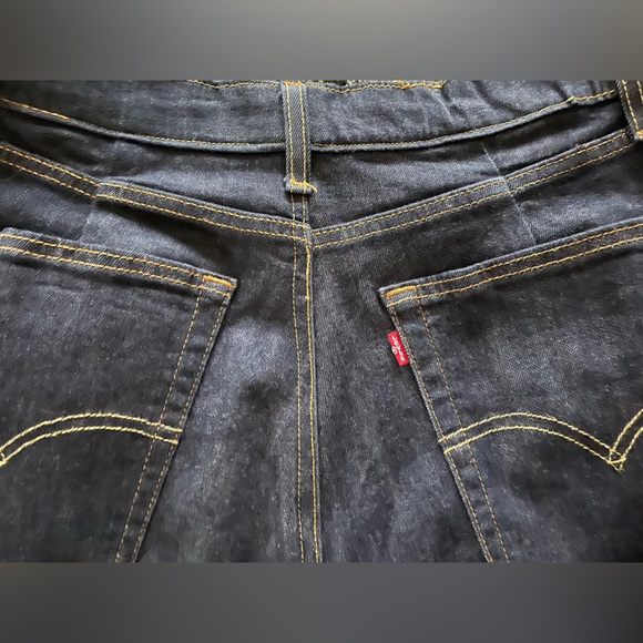 Levi’s Denim High Waisted Mom Jeans! - Picture 7 of 7